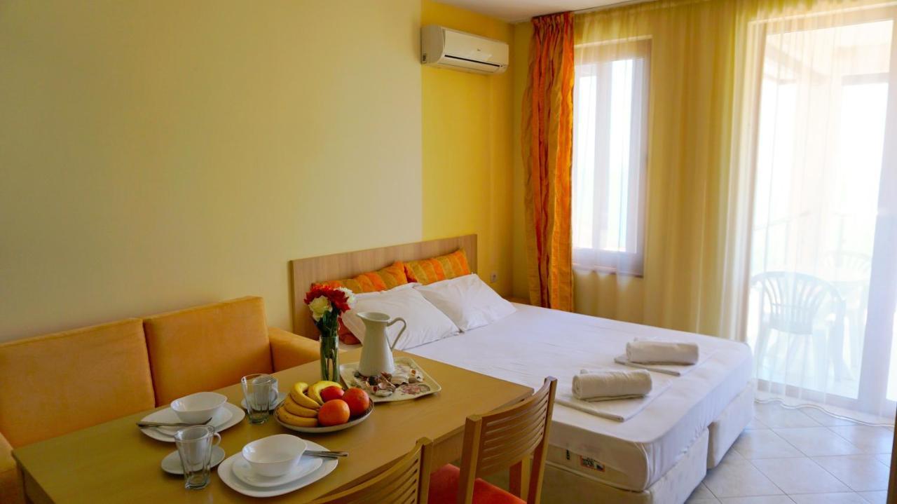 Морски Апартаменти Джулай Морнинг - July Morning Sea View Apartments Καβάρνα Εξωτερικό φωτογραφία