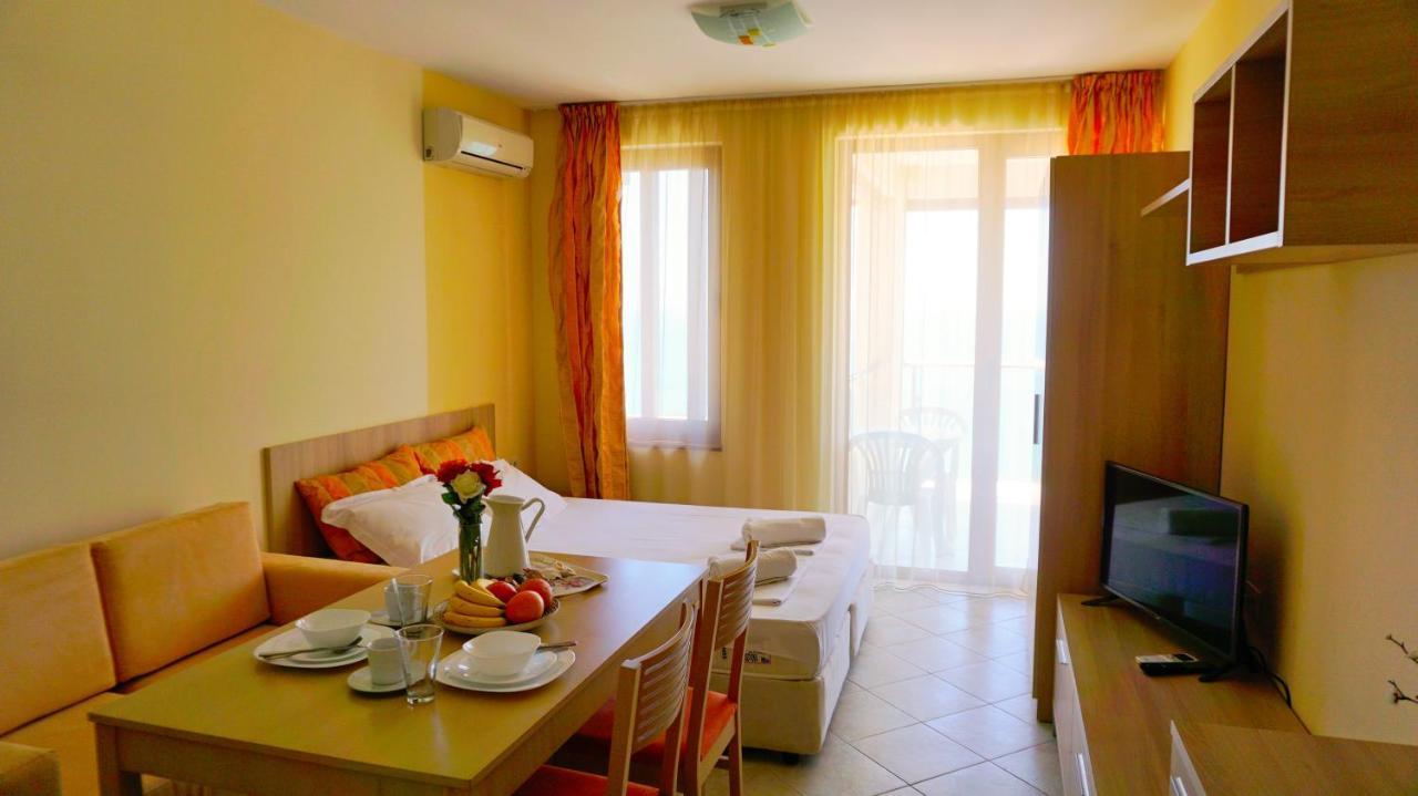 Морски Апартаменти Джулай Морнинг - July Morning Sea View Apartments Καβάρνα Εξωτερικό φωτογραφία