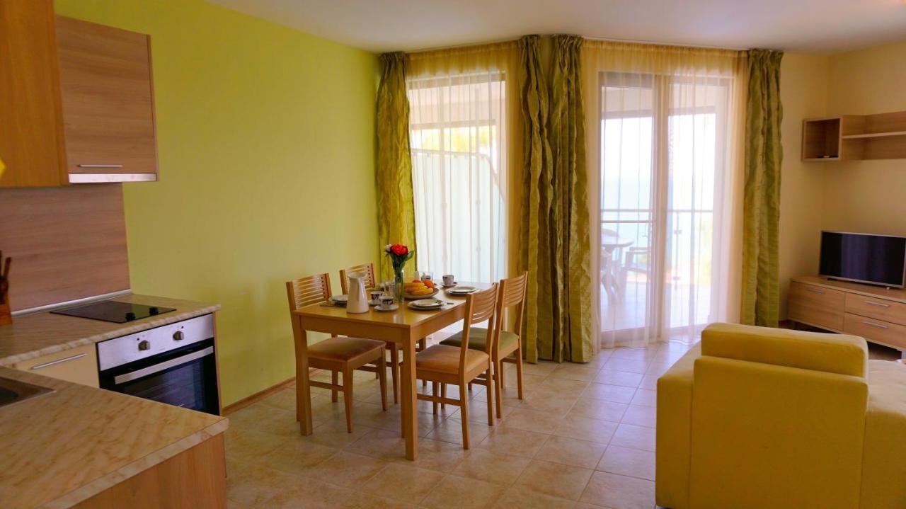 Морски Апартаменти Джулай Морнинг - July Morning Sea View Apartments Καβάρνα Εξωτερικό φωτογραφία